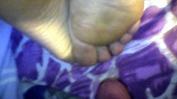 Mi Mujer Es Completita Da Pepa Pete Pajita Con Los Pies Y Le Cojo El Culo thumbnail