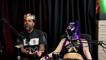 Sempre escutou falar do sadomasoquismo teve sua primeira experiência com podolatria contou como se conheceram e a relação funciona madame agatha e jeff negão rei das entrevistas