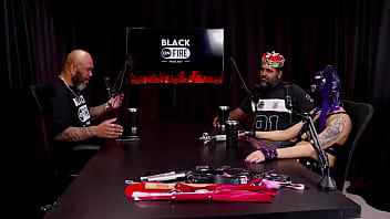 Sempre escutou falar do sadomasoquismo teve sua primeira experiência com podolatria contou como se conheceram e a relação funciona madame agatha e jeff negão rei das entrevistas