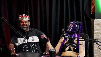 Sempre escutou falar do sadomasoquismo teve sua primeira experiência com podolatria contou como se conheceram e a relação funciona madame agatha e jeff negão rei das entrevistas