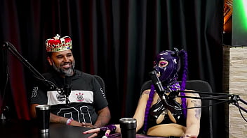 Sempre escutou falar do sadomasoquismo teve sua primeira experiência com podolatria contou como se conheceram e a relação funciona madame agatha e jeff negão rei das entrevistas