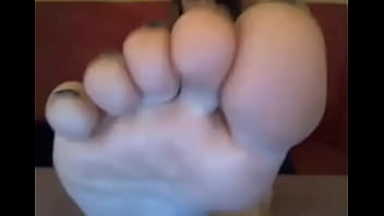 Webcam model in sweatshirt suck her own toes