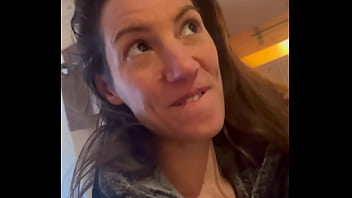 Lety howl drague un inconnu anglais au casier à ski pour ensuite le ramener