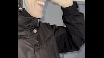 Lety howl drague un inconnu anglais au casier à ski pour ensuite le ramener