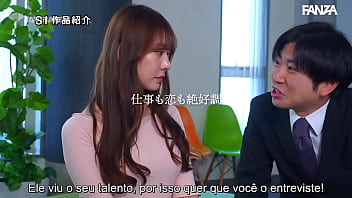 Nova repórter esportiva treinando com atleta famoso na cama