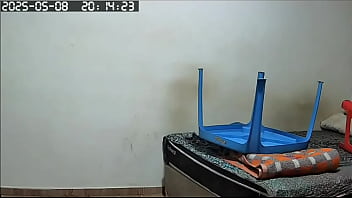 Flagra de vizinha peituda gordinha e gostosa sendo filmada pelada arrumando a casa