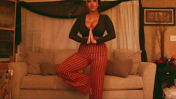 Brianna marie doing yoga on twitch