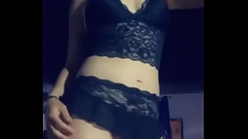 Me encanta moverme al rito de la música y ponerte caliente Me encanta moverme al rito de la música y ponerte caliente