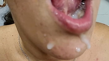 Massive cumshot in my wife ́s mouth a lot of cum in mouth real amateur husband films wife jerking and loud real amateur facial karina and lucas