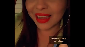 Tik toker chichona en vivo bien rica con escote