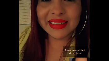 Tik toker chichona en vivo bien rica con escote