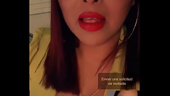 Tik toker chichona en vivo bien rica con escote