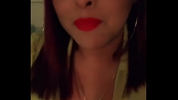 Tik toker chichona en vivo bien rica con escote