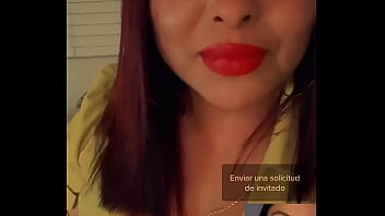 Tik toker chichona en vivo bien rica con escote
