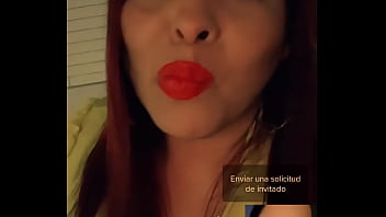 Tik toker chichona en vivo bien rica con escote