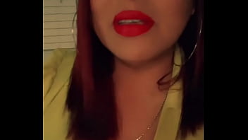 Tik toker chichona en vivo bien rica con escote