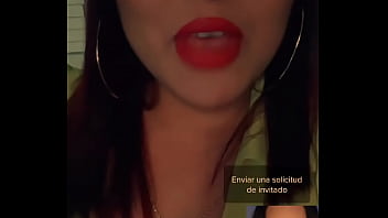Tik toker chichona en vivo bien rica con escote