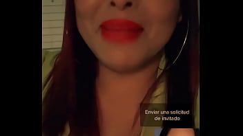 Tik toker chichona en vivo bien rica con escote