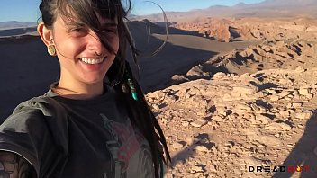 Putaria no deserto com gozada na cara