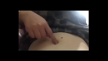 Lesbianas juegan con sus ombligos