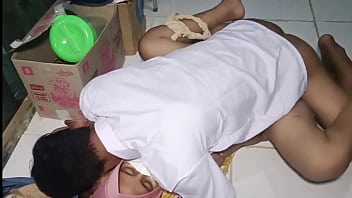 Di ajak ngentot ibu tiri ketika mau berangkat ke sekolah