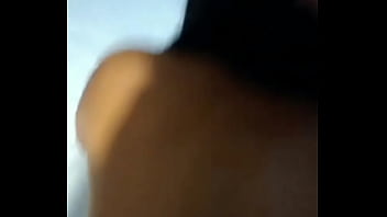 Ela geme alto levando no cu