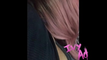 Esposa safada e gostosa com peitos enormes e roupinha de vaca chupando e ganhando porra