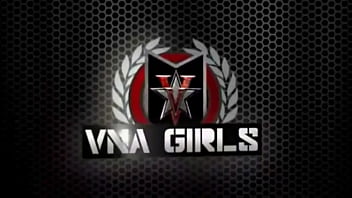 Shaking that juicy ass in the jacuzzi teasing milf sara jay gets horny