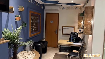 Mais uma casada sentando na piroca do ed junior sem preservativo completo no red e no sheer