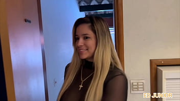 Mais uma casada sentando na piroca do ed junior sem preservativo completo no red e no sheer