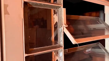 Ela só queria estudar mas o bandido invadiu e fez ela aprender do jeito mais sujo