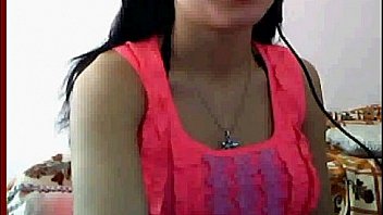 Yekta camda soyunuyor