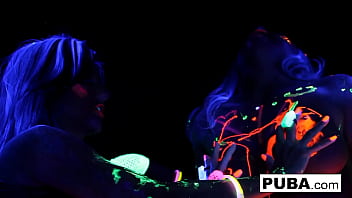 Hot babes lick each other Hot babes lick each other