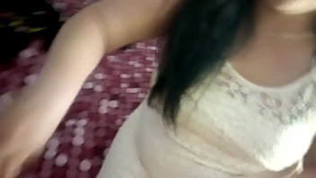 Comiendole la polla a mi marido