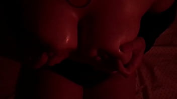 Mi novia se toca las tetas