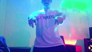 Estava com tanto tesão que fodi no gloryhole com um desconhecido e acabei ficando cheia de porra na buceta