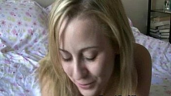 Gorgeous blonde hottie toys her pussy on webcam