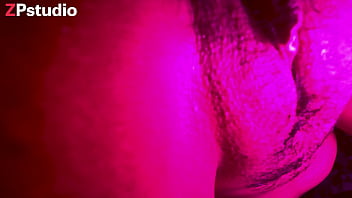 Me dejaron exitada y le pido a mi hermanastro que me meta pepino enorme en la vagina