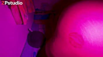 Me dejaron exitada y le pido a mi hermanastro que me meta pepino enorme en la vagina