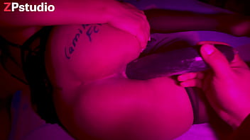 Me dejaron exitada y le pido a mi hermanastro que me meta pepino enorme en la vagina