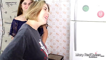 Chamei minha amiga pra faxinar e ela que levou pau do meu marido