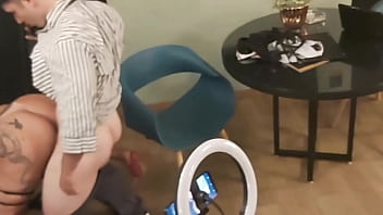 Secretária do prazer trabalhando duríssimo no pau do amigo