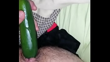 Abriendome el culo con un pepino Abriendome el culo con un pepino