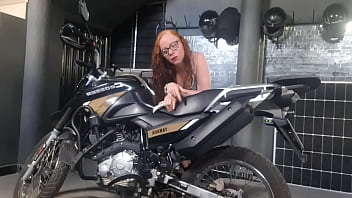 Estou molhada de tesao quero gosar na pica vem comigo