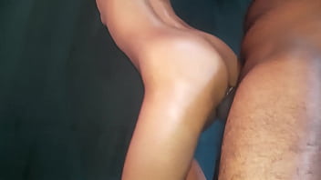 La vecina me deja follar su apretado coño con mi pederosa verga