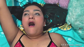 Latina en su primer video porno se asusta