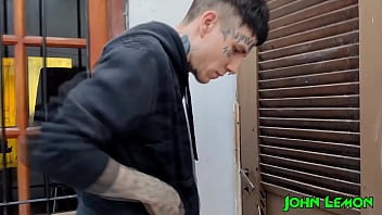 Llaves perdidas me follo a mis amigas a traves de la reja ffm ft mei pang & blaze rager