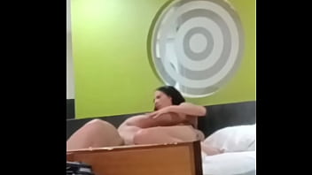 A la cougar le gusta grande