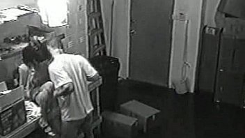 Camara oculta pillados en trabajo dos chicos muy jovenes fol