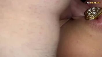 Loira faz garganta profunda com plug anal e gozo no grelão fabi drumond